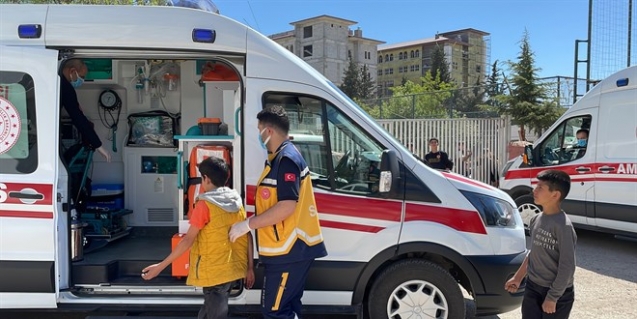 Öğrenci Temizlik Maddelerini Karıştırdı, 8 Arkadaşını Zehirledi