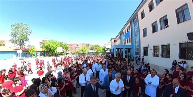 Aksaray'da 40 Yılını Dolduran Öğretmene Hüzünlü Veda