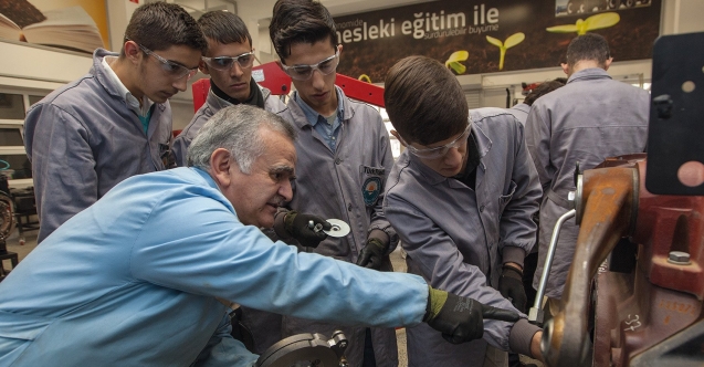 Meslek lisesi öğrenci ve öğretmenlerinden önemli başarı