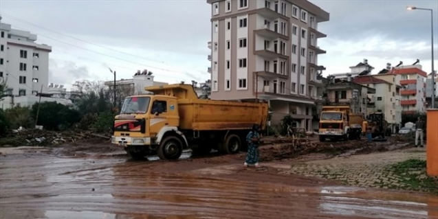 Kumluca ve Finike'de selden etkilenen okullarda hasar tespiti yapıldı