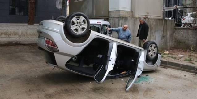 Tokat'ta okulun bahçesine devrilen otomobildeki öğretmen yaralandı