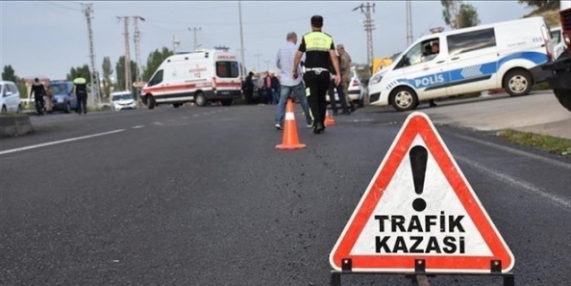 Yozgat'ta öğrenci servisi ile kamyonun çarpışması sonucu 7 öğrenci yaralandı