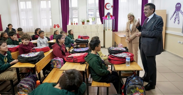 BAKAN TEKİN, YENİ YILIN İLK DERS SAATİNDE ÖĞRENCİ VE ÖĞRETMENLERLE BULUŞTU