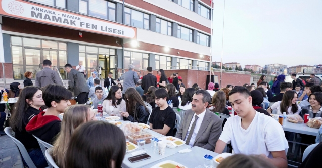 BAKAN TEKİN, MAMAK FEN LİSESİNİN İFTAR SOFRASINA KONUK OLDU